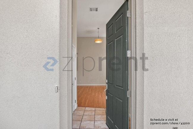 Building Photo - 1076 Sapphire Terrace