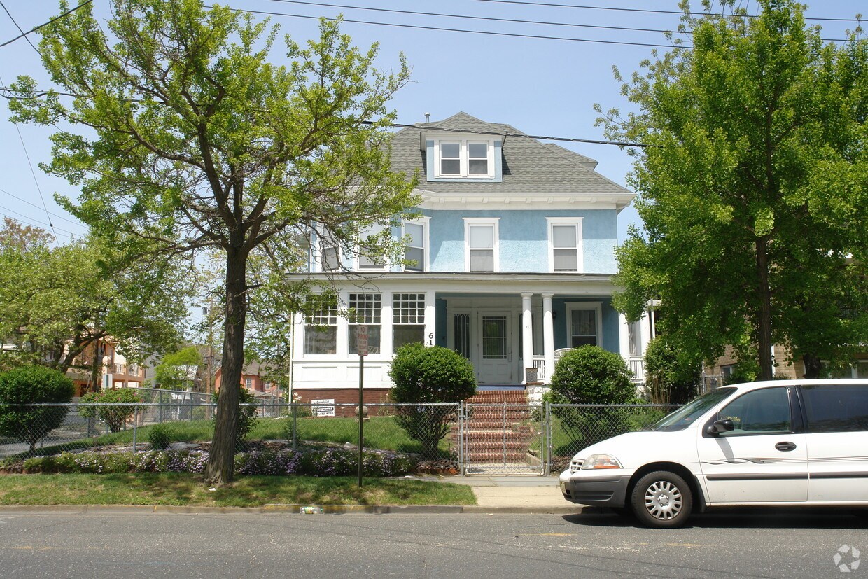 Foto principal - 615 Asbury Ave