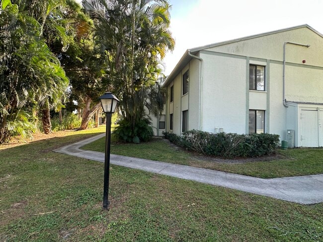 Building Photo - 3664 Alder Dr