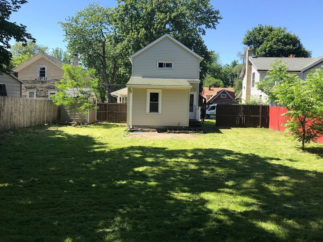 35 Porter St, Lockport, NY 14094 House for Rent in Lockport, NY