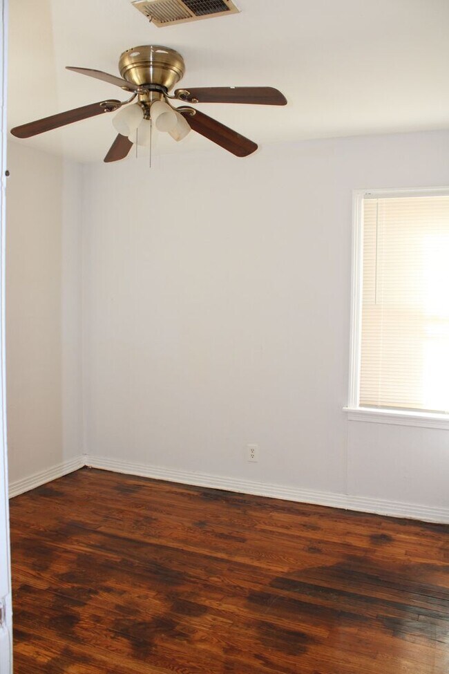 Foto del edificio - Cute 2bedrooms 1bathroom