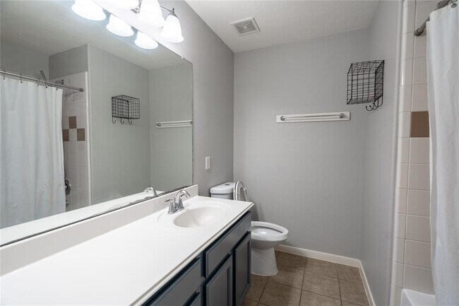 Building Photo - 2435 Golden Fork Dr