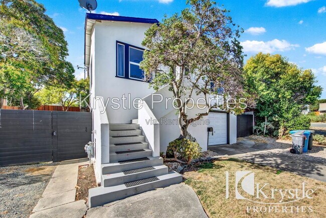 Building Photo - 105 Hill Dr