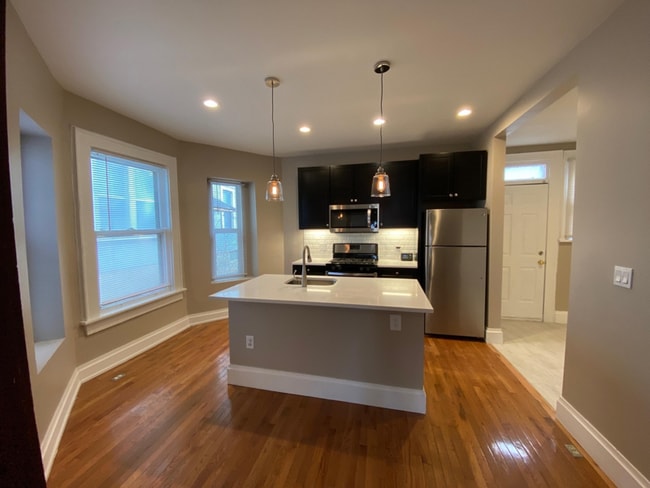 Building Photo - 301 E 19th Ave