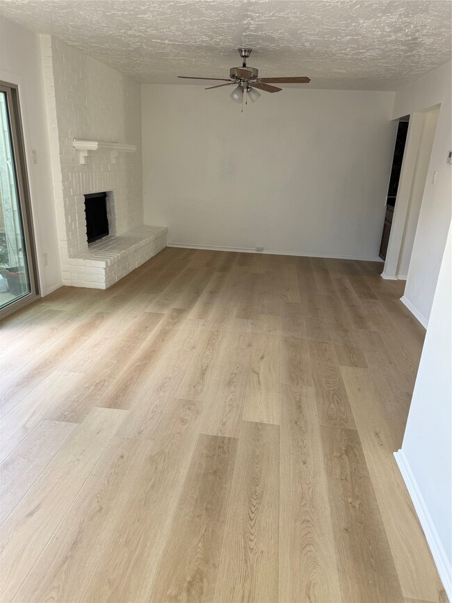 Foto del edificio - 6649 Westwick Dr