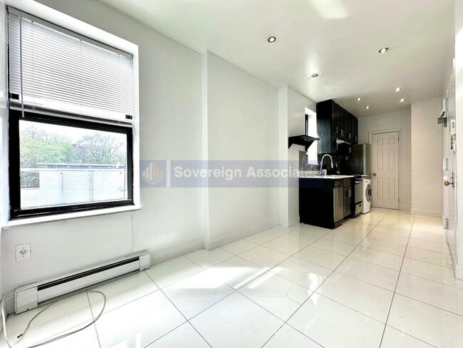 Building Photo - 109 W 105th St