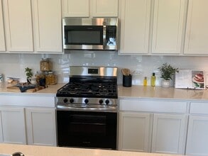 Building Photo - 415 Robin Ct