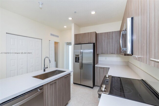 Building Photo - 8363 NW 41st St