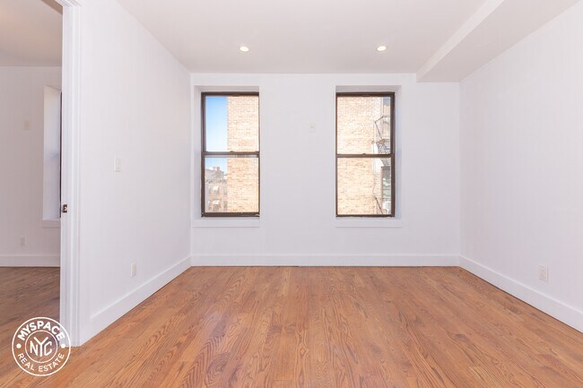 Building Photo - 663 Hancock St