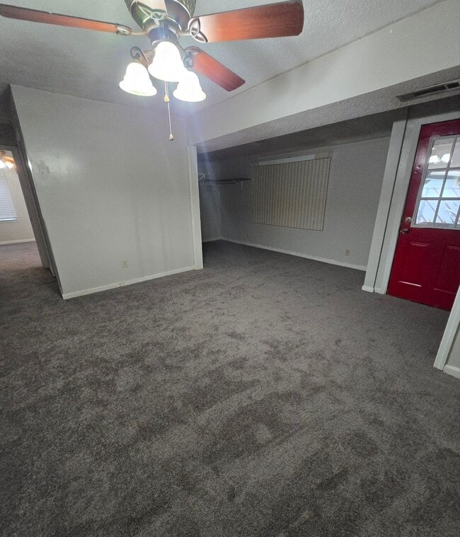 Building Photo - 801 Walnut St