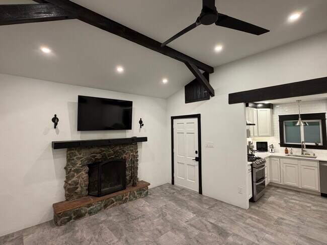 Foto del edificio - 3981 E Desmond Ln