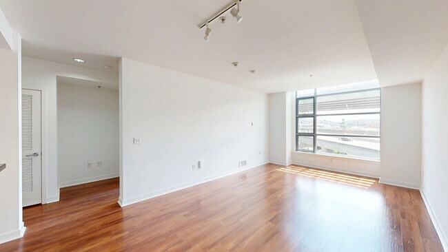 Interior Photo - Edgewater