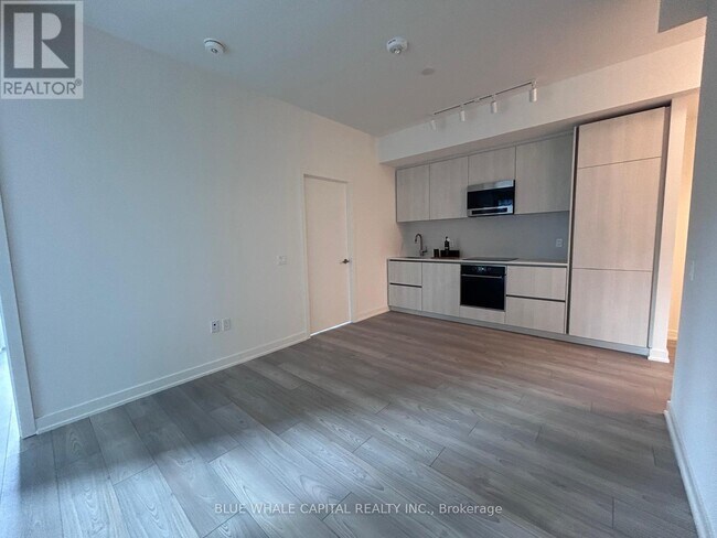 Photo du bâtiment - 120 Broadway Ave