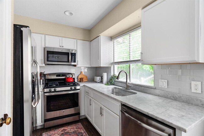 Foto del edificio - 2320 Montclaire St