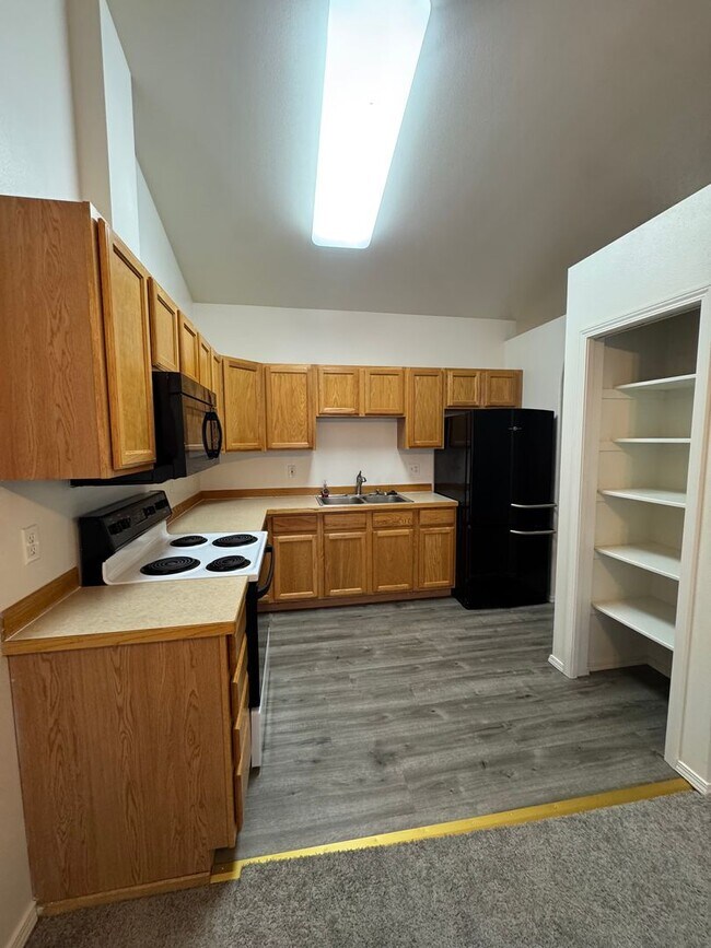 Foto del edificio - 100 Burton St