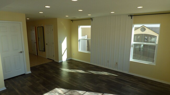 Building Photo - $0 DEPOSIT OPTION! 3 BED WITH LOFT, OPEN F...