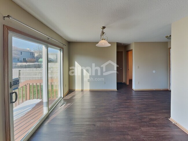 Foto del edificio - 395 Belfair Dr