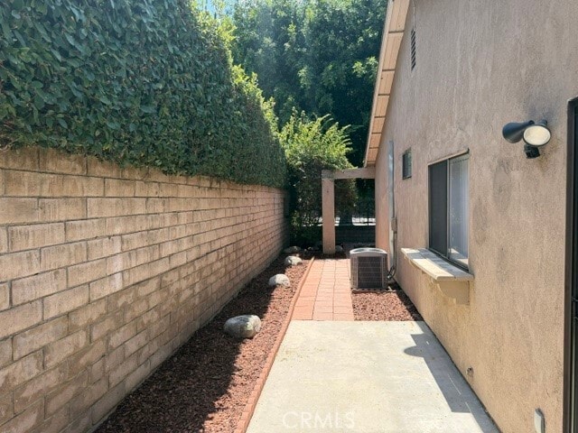 Building Photo - 2324 Raintree Dr