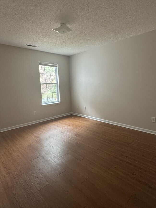 Foto del edificio - 106 Glenside Ct