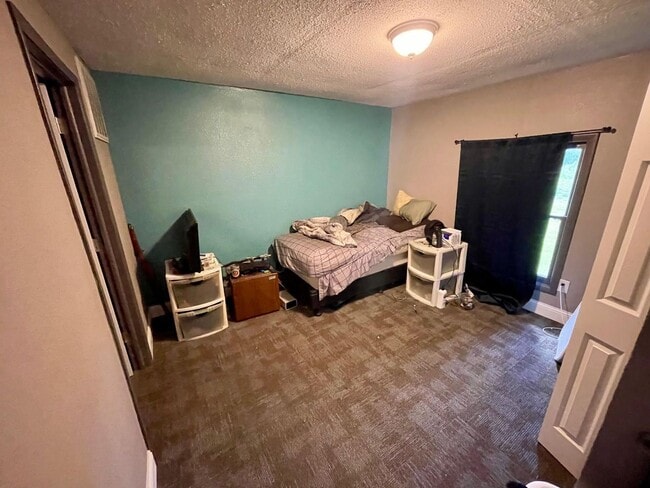 Building Photo - 1102 15th Ave NE