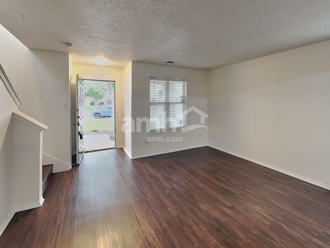 Foto del edificio - 4026 Holly Leaf Ct