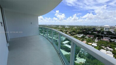 Building Photo - 2101 Brickell Ave