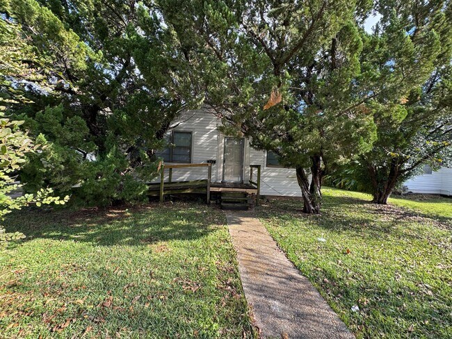 Foto del edificio - Cute Corner lot... Walks in downtown Bossier City