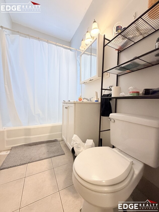 Building Photo - 160 Strathmore Rd