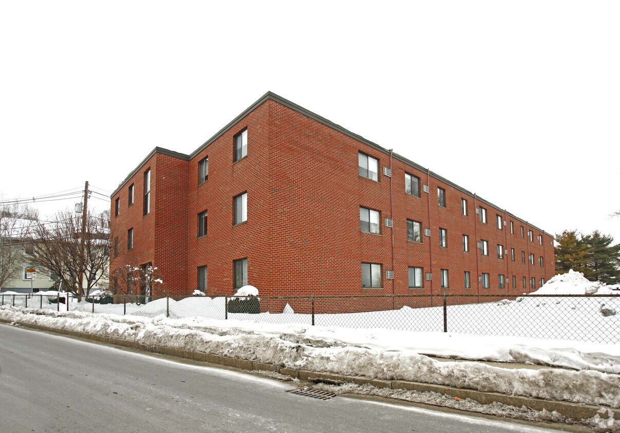 51 Pond St, Waltham, MA 02452 Apartments in Waltham, MA