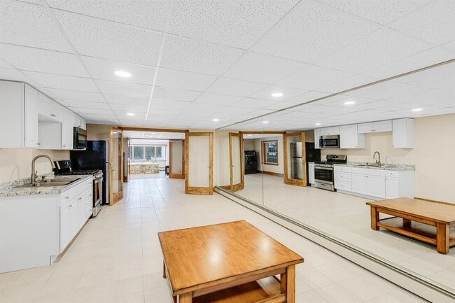Building Photo - 19 Quimby