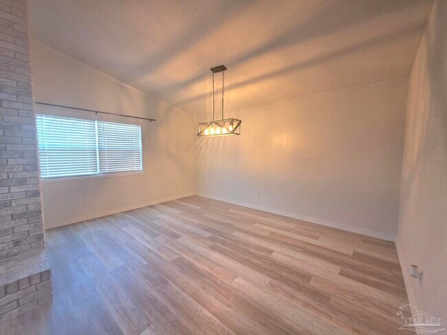 Foto del edificio - 760 Briarwood Dr