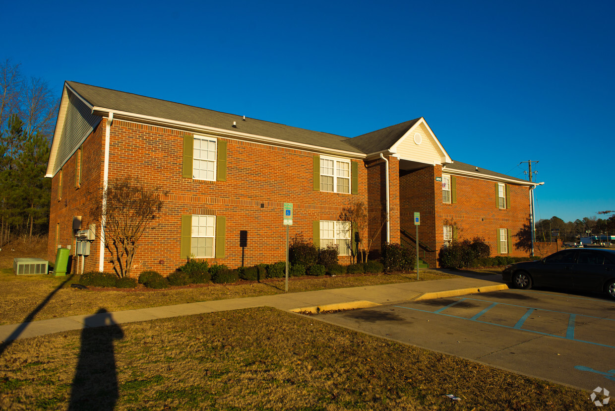 Primary Photo - Inverness Apartments