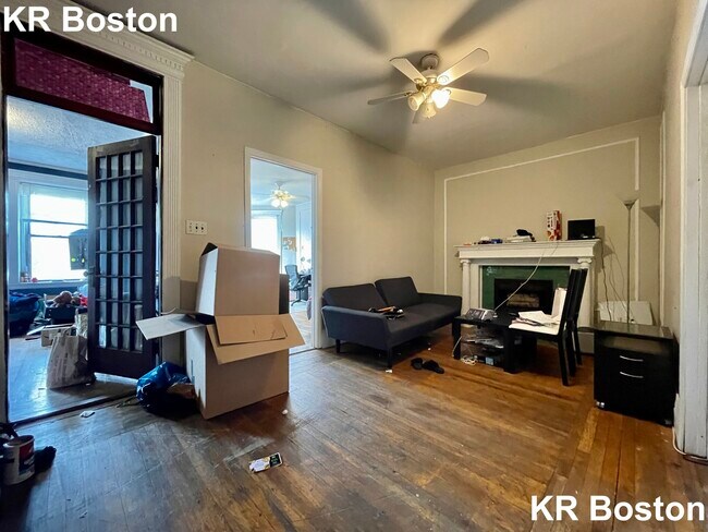 Building Photo - 114 Fenway
