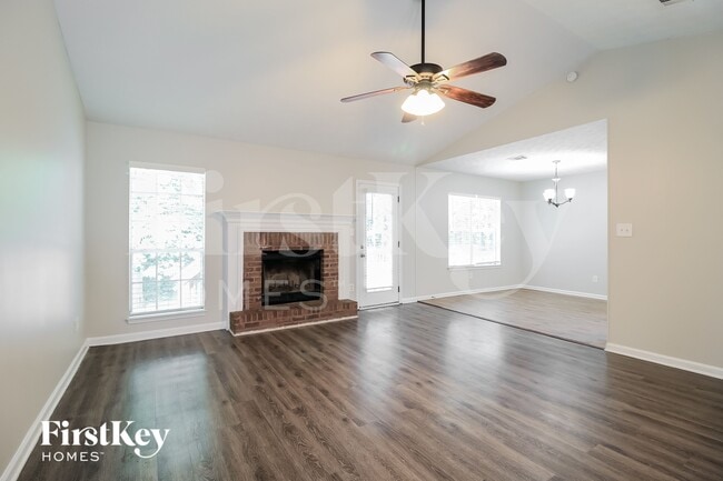 Building Photo - 1417 Oak Knoll Dr NE
