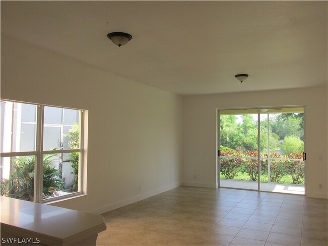 Foto del edificio - 8981 Falcon Pointe Loop