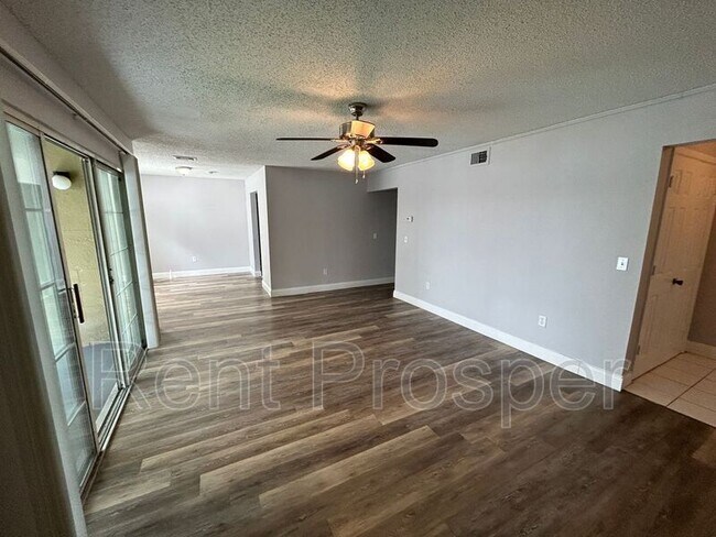 Foto del edificio - 3946 Versailles Dr