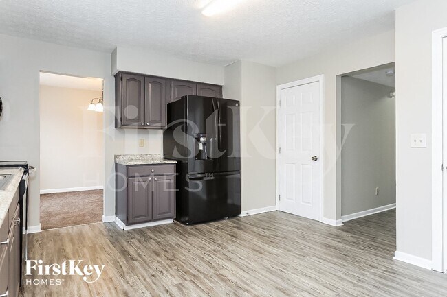 Building Photo - 3261 Bellerive Dr