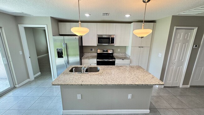 Building Photo - 851 San Filippo Dr SE