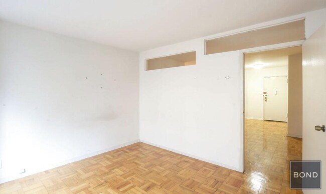 Building Photo - 340 E 74th St
