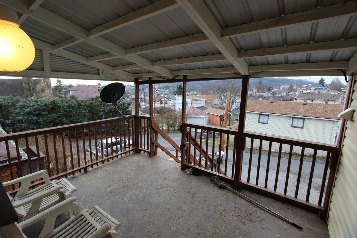 624 Carothers Ave Unit 3, Carnegie, PA 15106 Apartments in Carnegie