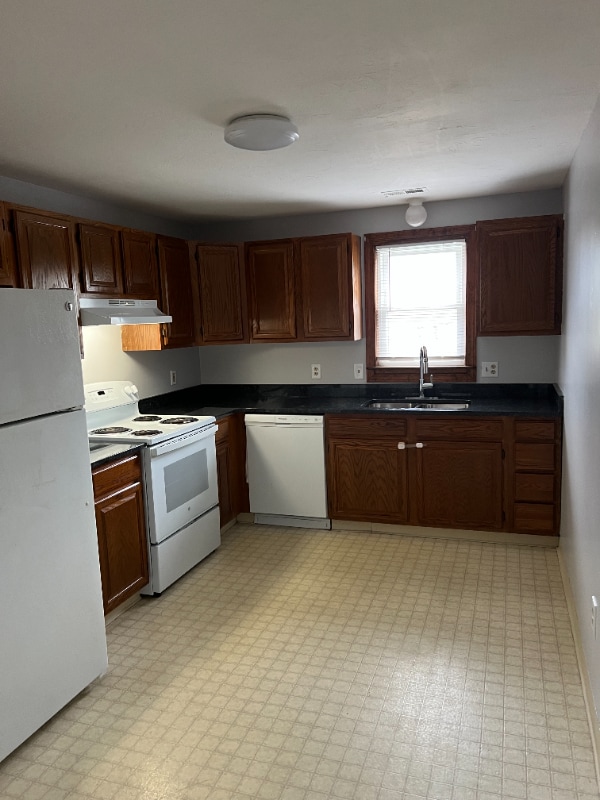 Foto del edificio - 12 S Main St