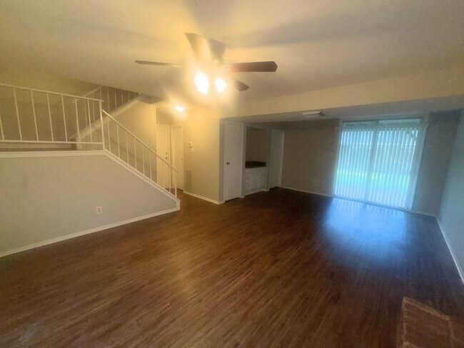 Foto del edificio - 2222 Riverford Dr