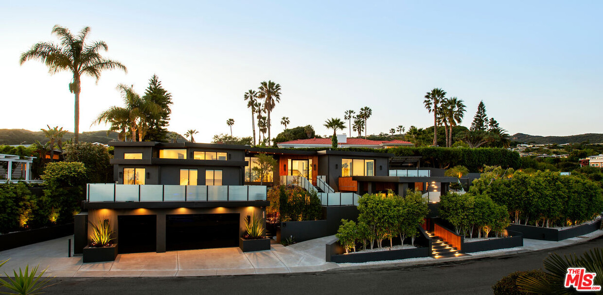 Foto principal - 815 El Oro Ln