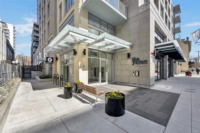 Building Photo - 848 Yates St