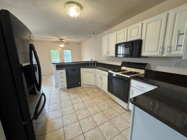 Building Photo - 9847 Cranberry Cir