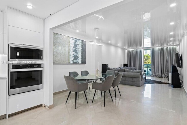 Foto del edificio - 19390 Collins Ave