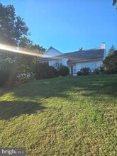 Building Photo - 109 E Clearview Dr