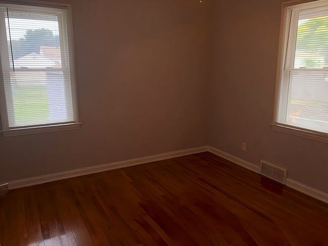 Building Photo - 3-Bedroom Home Near Aksarben For Rent – Mo...