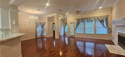 Building Photo - 1903 N Travis St