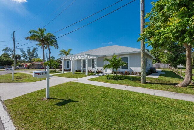 Foto del edificio - 1119 Osceola Dr